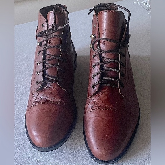 LEATHER COLLECTION Lace-Up Ankle Booties 5/8” Heel Brown Leather Women’s… - Picture 2 of 14